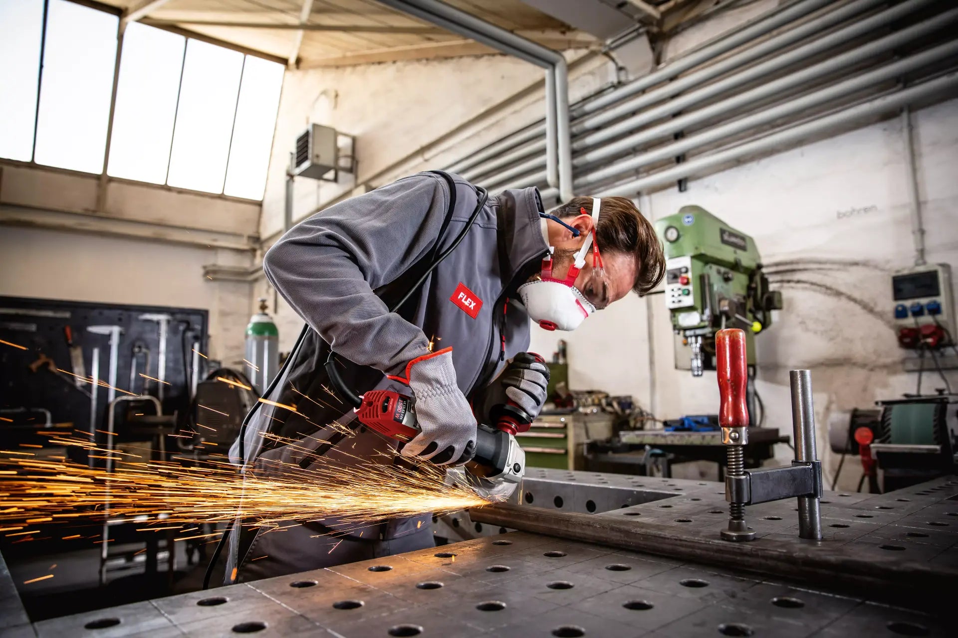 1500 W Ugaona Brusilica LE 15-11 125