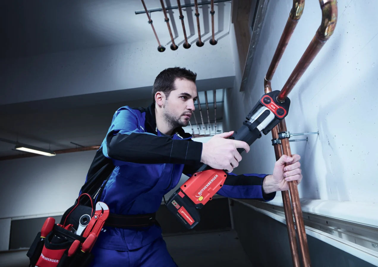 ROMAX 4000 Elektrohidraulički Press Uredjaj