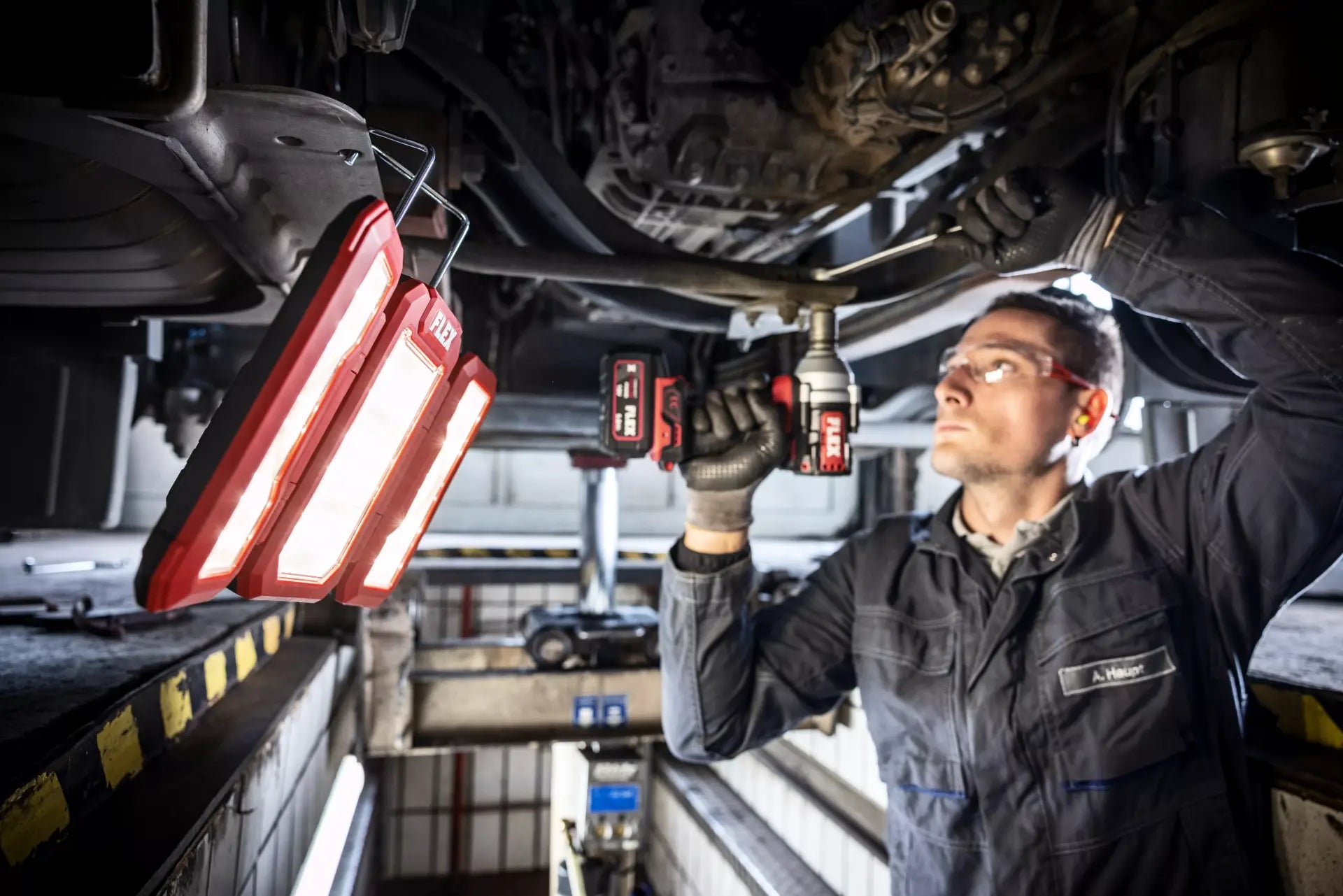 LED Građevinski Reflektor sa Stalkom TL 4000 18.0/230