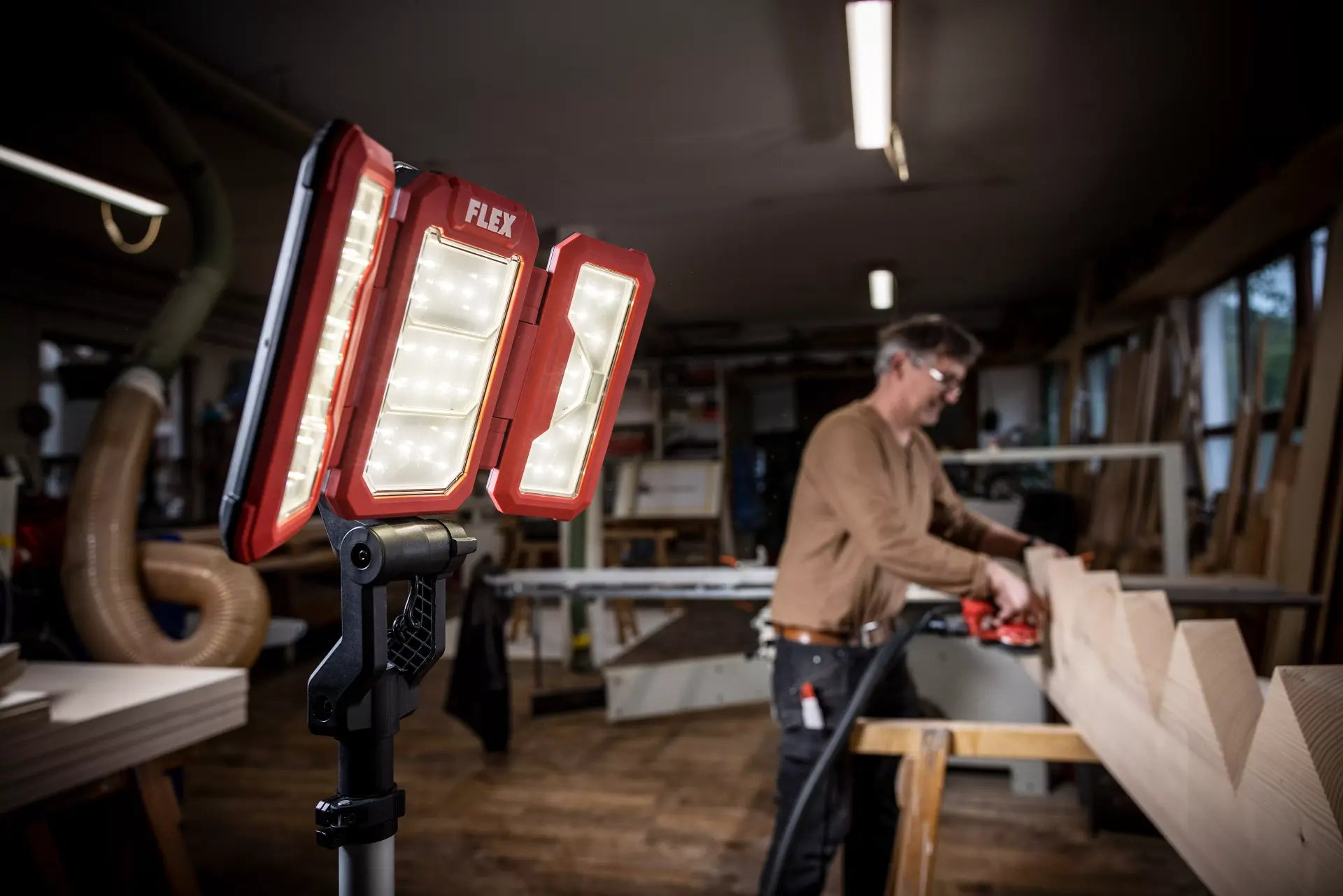 LED Građevinski Reflektor sa Stalkom TL 4000 18.0/230