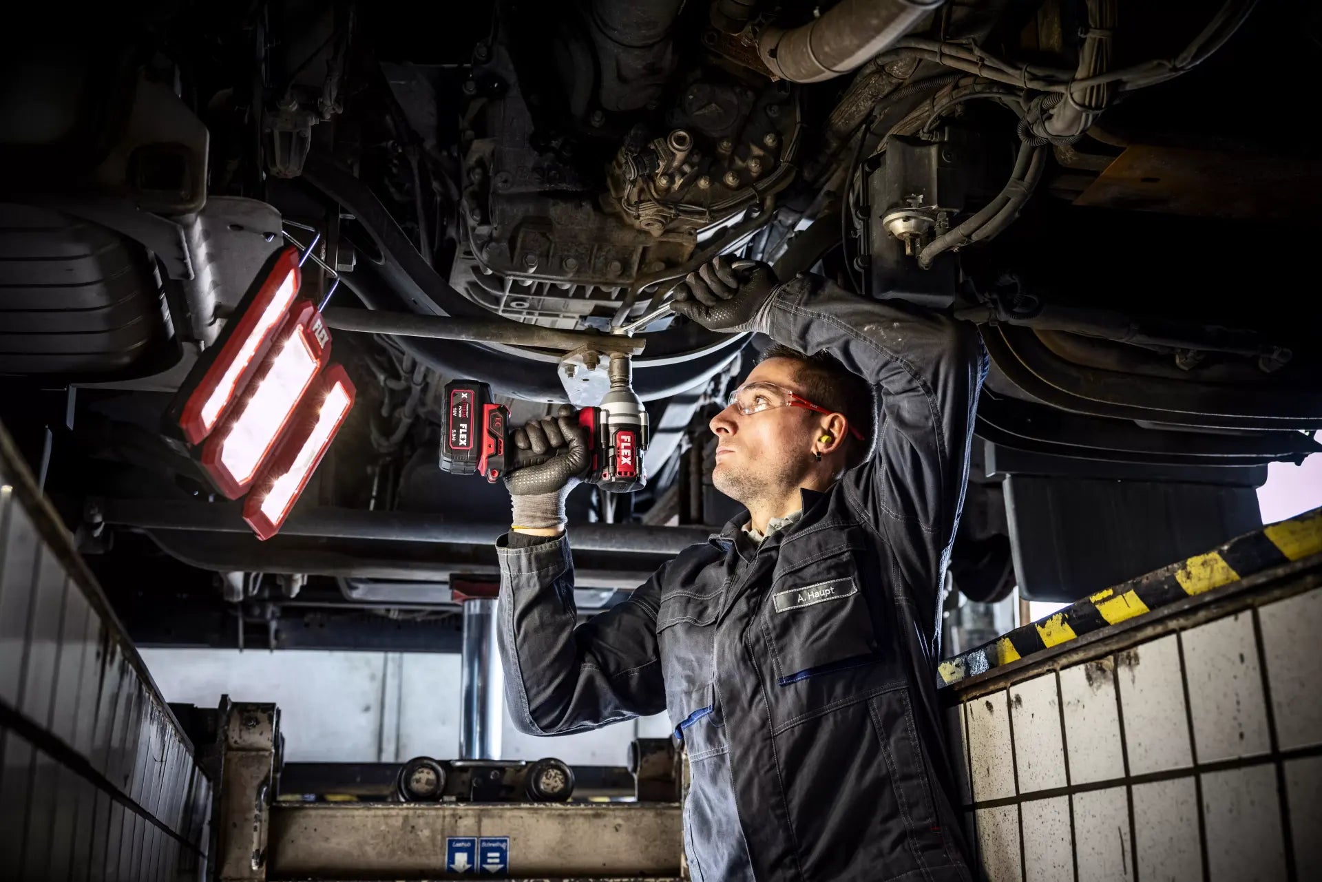 LED Građevinski Reflektor sa Stalkom TL 4000 18.0/230